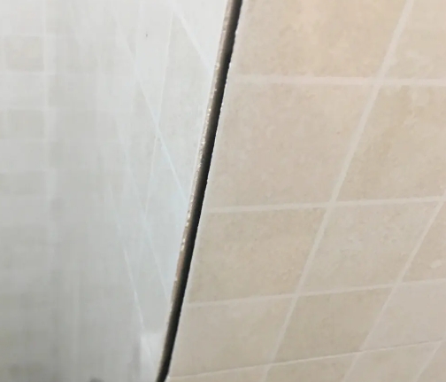 肃宁瓷砖空鼓维修公司分享阳台瓷砖脱落的修复过程可以分为以下几个步骤