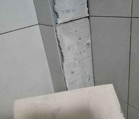 肃宁瓷砖空鼓维修公司分享下厨房瓷砖脱落的补救措施。